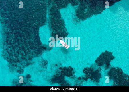 Spain, Balearic Islands, Majorca, Bay of Palma, Portals Vells, Cala Portals Vells, boat in small coves with turquoise waters, near Magaluf (aerial view) Stock Photo