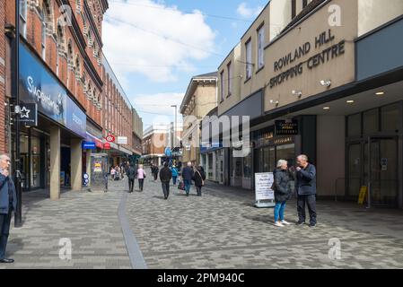 Shops in the pedestrianised Vicar Street in Kidderminster ...