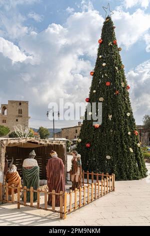 The square and the old mosque in Deir el Qamar, Lebanon Stock Photo