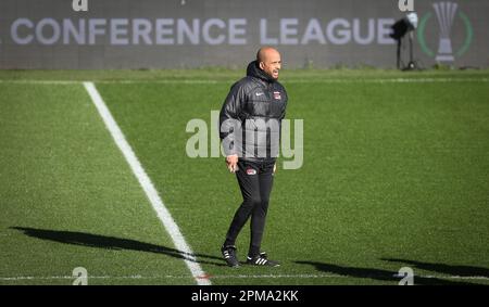 Brussels, Belgium. 12th Apr, 2023. AZ's head coach Pascal Jansen pictured during a training session of Dutch soccer team AZ Alkmaar, Wednesday 12 April 2023 in Brussels. The team is preparing for tomorrow's match against Belgian RSC Anderlecht, the first leg of the quarterfinals of the UEFA Europa Conference League competition. BELGA PHOTO VIRGINIE LEFOUR Credit: Belga News Agency/Alamy Live News Stock Photo