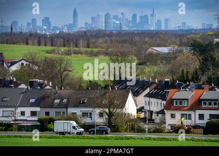 View from the village of Weilbach, a district of Flörsheim am Main in the Main-Taunus district of southern Hesse, to the skyline of Frankfurt am Main, Stock Photo