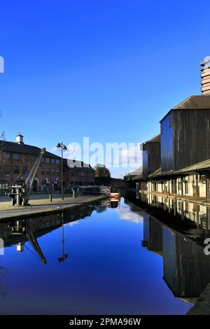 Narrowboats moored in the Canal Basin on the Coventry Canal, Coventry City, Warwickshire, England, UK Stock Photo