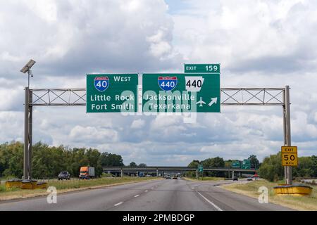 North Little Rock, AR - Sept. 13, 2021: Exit 159 sign on I 40 for I 440 and Arkansas 440 toward Texarkana, the Little Rock suburb of Jacksonville, and Stock Photo