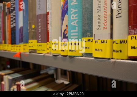 Wien, Öffentliche Bibliothek am Urban-Loritz-Platz // Vienna, Public Library, Urban-Loritz-Platz Stock Photo