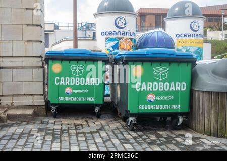 https://l450v.alamy.com/450v/2pmc36c/large-black-commercial-wheelie-bins-on-bournemouth-pier-for-recycling-cardboard-waste-2pmc36c.jpg