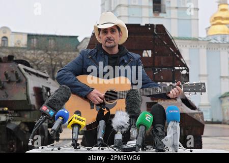 KYIV, UKRAINE - APRIL 12, 2023 - American country music singer Brad Paisley performs a press conference in Mykhailivska Square, Kyiv, capital of Ukrai Stock Photo