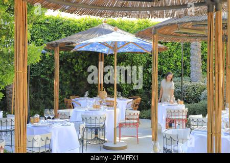 Dior des Lices: chic garden dining and life music in St Tropez