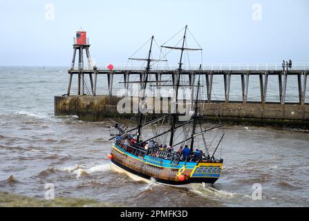 The Bark Endeavour leaving Whitby harbour Stock Photo - Alamy