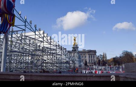 London, UK. 13th April 2023. Workers install seats outside Buckingham Palace as preparations for the coronation of King Charles III, which takes place on May 6th, continue around London. Stock Photo