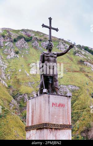 Statue of King Pelagius next to the Basilica of Covadonga. Pelagius was a Hispano-Visigoth nobleman who founded the Kingdom of Asturias in 718. Covado Stock Photo