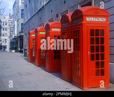 1987 HISTORICAL ROW RED KIOSK No.6 PUBLIC TELEPHONE BOXES (©GILES GILBERT SCOTT 1935) BROAD STREET COVENT GARDEN LONDON ENGLAND UK Stock Photo
