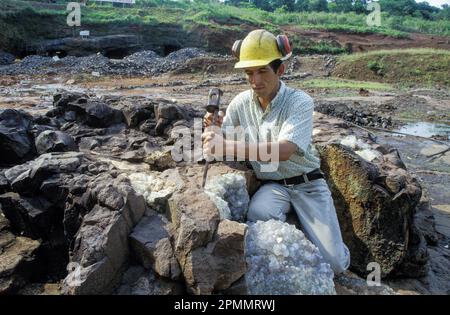 Argentina, Posadas. Worker in Wanda Mines, a gemstone site containing quartz crystals, amethysts, agates and topazes. Stock Photo