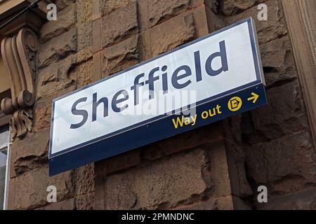 Sheffield railway station, platform, way out sign, Sheaf St, Sheffield City Centre, Sheffield , south Yorkshire, England, UK, S1 2BP Stock Photo