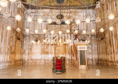 The mihrab and minbar in the prayer hall of Muhammad Ali Mosque in Cairo, Egypt Stock Photo