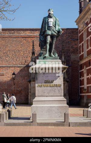 02 April 2023, Utrecht, Netherlands, Climate activists blindfold Jan Van Nassau statue as well as  statues across the country, calling it 'Statue Sund Stock Photo