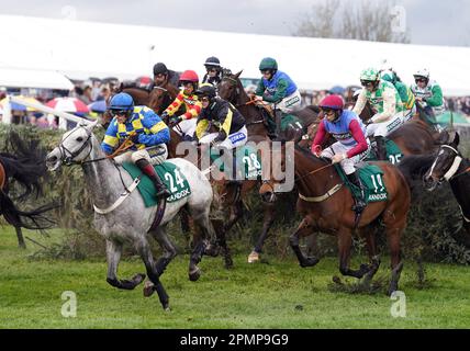 Bill Baxter ridden by jockey Sam Twiston-Davies (no.24) on their way to winning the Randox Supports Race Against Dementia Topham Handicap Chase during day two of the Randox Grand National Festival at Aintree Racecourse, Liverpool. Picture date: Friday April 14, 2023. Stock Photo