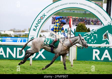 Bill Baxter ridden by Sam Twiston-Davies wins The Topham Handicap Chase during the Randox Grand National festival 2023 Ladies Day at Aintree Racecourse, Liverpool, United Kingdom, 14th April 2023  (Photo by Conor Molloy/News Images) Stock Photo