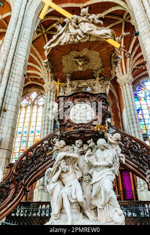 Impressive rococo pulpit (1741–1745), made in oak, gilded wood and white and black marble by Laurent Delvaux, with wrought-iron railings by J. Arens. Stock Photo