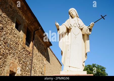 Stone statue of Mary of Jesús of Ágreda outside the convent. Convent of La Concepción is a convent of monastic closure of the Conceptionist Mothers lo Stock Photo