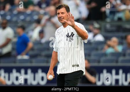 Former New York Yankees player Tino Martinez waves to the crowd