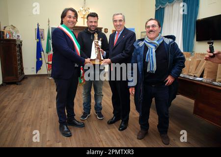 Pagani, Salerno, Italy - April 14, 2023 : Seen the Senator, Maurizio Gasparri, to the Municipality of Pagani to attend the opening of the doors of the Sanctuary of the Madonna delle Galline, an ancient feast held on Sunday after Easter. To welcome him in Pagani on April 14, 2023, the Mayor of the city, Lawyer Raffaele Maria De Prisco. In memory of the feast was offered to the Vice President of the Senate, Maurizio Gasparri, a small statue depicting the image of the Madonna delle Galline, created by the pagan artist, Maestro Alfonso Pepe. (Photo by Pasquale Senatore/Pacific Press) Stock Photo