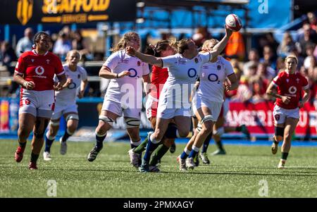 England's Sarah Bern in action during the third round of the TikTok Women's Six Nations, Cardiff Arms Park, Cardiff. Picture date: Saturday April 15, 2023. Stock Photo