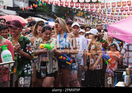 Bangkok, Thailand. 15th Apr, 2023. Tourists seen shooting water guns at Khaosan road in Bangkok. Songkran 2023 festival is the first Songkran festival after COVID restrictions in Thailand. This festival is the Thai New Year's national holiday that takes place on 13-15 April. Songkran festival famous activity is the public water fights framed as ritual cleansing. (Photo by Varuth Pongsapipatt/SOPA Images/Sipa USA) Credit: Sipa USA/Alamy Live News Stock Photo