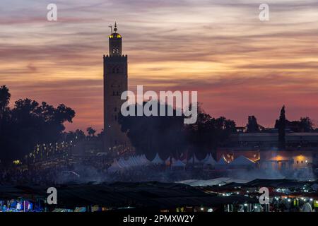 Abendhimmel über Djemaa el Fna Stock Photo