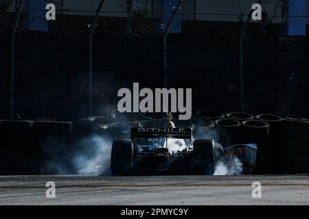 Long Beach, Etats Unis. 15th Apr, 2023. 21 VEEKAY Rinus (nld), Ed Carpenter Racing, Dallara IR18 Chevrolet, action crash, accident, during the Acura Grand Prix of Long Beach 2023, 3rd round of 2023 NTT IndyCar Series, from April 14 to 16, 2023 on the Streets of Long Beach, in Long Beach, California, United States of America - Photo Florent Gooden/DPPI Credit: DPPI Media/Alamy Live News Stock Photo