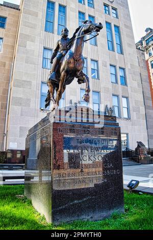 A monument to Confederate General Thomas "Stonewall" Jackson outside the Harrison County Courthouse in Clarksburg, West Virginia Stock Photo