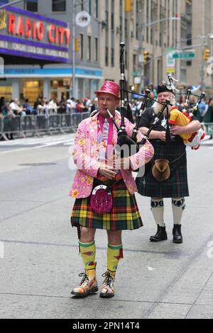 New York, USA. 15th Apr, 2023. Avenue of America, New York, USA, April 15, 2023 - Thousands celebrated Scottish heritage marching up Sixth Avenue to the beat of drums and sound of bagpipes. Scottish pride at the 25th annual Tartan Day Parade today in New York City. Photo: Luiz Rampelotto/EuropaNewswire Credit: dpa picture alliance/Alamy Live News