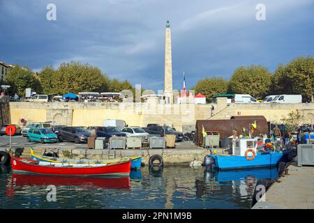 Fishing boats in the harbour, weekly market at the Obelisk, Port Vendres, Pyrénées-Orientales, Languedoc-Roussillon, South France, France, Europe Stock Photo