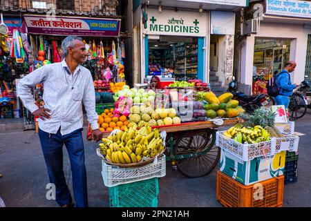 Fruit seller, Causeway Market, Colaba, Mumbai, India Stock Photo