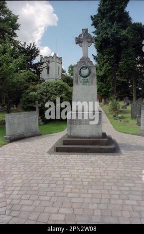 the-war-memorial-to-shirley-solihull-armed-services-who-gave-their