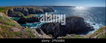 Spectacular Cliffs At Peninsula Pointe Du Van On Cap Sizun At The Finistere Atlantic Coast In Brittany, France Stock Photo