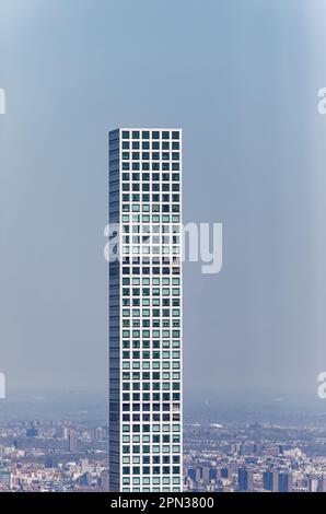 432 Park Avenue, a NYC Billionaires’ Row supertall, has two empty