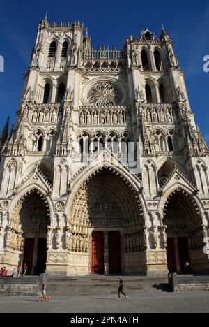 AMIENS CATHEDRAL1220-1288 - LA SOMME RÉGION HAUTS DE FRANCE - GOTHIC ARCHITECTURE - LARGEST GOTHIC CATHEDRAL IN FRANCE - MAIN FACADE AND DETAILS © photography : Frédéric BEAUMONT Stock Photo