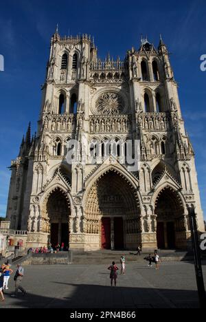 AMIENS CATHEDRAL1220-1288 - LA SOMME RÉGION HAUTS DE FRANCE - GOTHIC ARCHITECTURE - LARGEST GOTHIC CATHEDRAL IN FRANCE - MAIN FACADE AND DETAILS © photography : Frédéric BEAUMONT Stock Photo