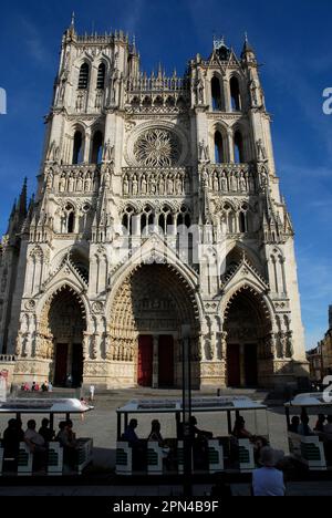 AMIENS CATHEDRAL1220-1288 - LA SOMME RÉGION HAUTS DE FRANCE - GOTHIC ARCHITECTURE - LARGEST GOTHIC CATHEDRAL IN FRANCE - MAIN FACADE AND DETAILS © photography : Frédéric BEAUMONT Stock Photo