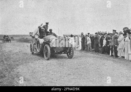 Arrival in Moscow and meeting of the participants of the St. Petersburg - Kyiv - Moscow - St. Petersburg automobile run. Photo from 1910. Stock Photo