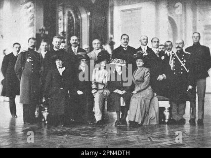 US Secretary of War Jacob M. Dickinson with his wife and his entourage at the Grand Kremlin Palace in Moscow in 1910. Stock Photo