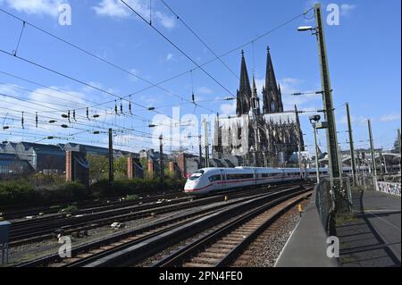 Cologne, Germany. 09th Apr, 2023. The entrance to Cologne main station with an ICE ICE3 Neo on the tracks and the Cologne Cathedral. Credit: Horst Galuschka/dpa/Alamy Live News Stock Photo