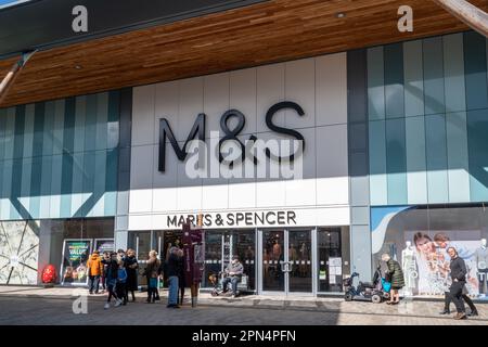 M&S Marks & Spencer shop front in the Lexicon Centre, Bracknell town centre, Berkshire, England, UK, with shoppers outside Stock Photo