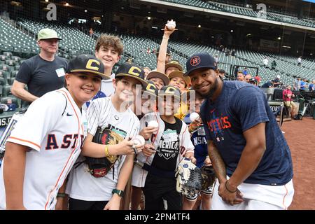 Joon Lee on X: Kyle Tucker posing with the final out of the World Series,  photo courtesy of MLB  / X