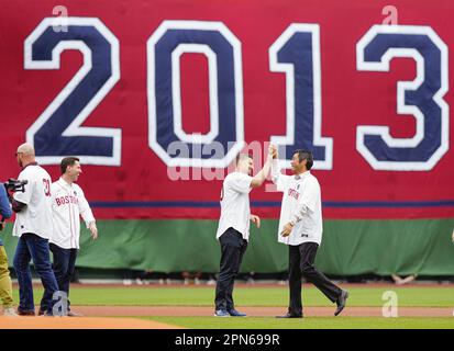 2013 Red Sox championship team reunites at Fenway Park