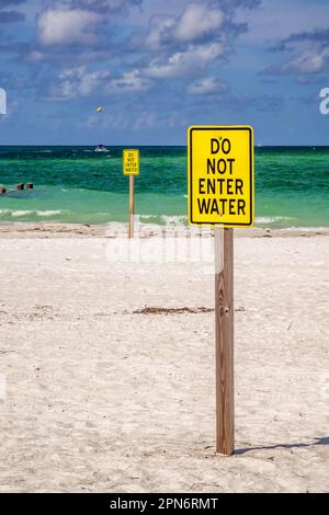 Warning signs on sandy beach during red tide in southwest Florida Stock Photo