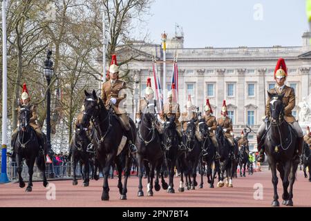 London, England, UK. 17th Apr, 2023. The Household Cavalry Mounted Regiment begin rehearsals at Buckingham Palace and The Mall as preparations for the coronation of King Charles III and Queen Camilla, which takes place on May 6th, continue around London. (Credit Image: © Vuk Valcic/ZUMA Press Wire) EDITORIAL USAGE ONLY! Not for Commercial USAGE! Credit: ZUMA Press, Inc./Alamy Live News Credit: ZUMA Press, Inc./Alamy Live News Stock Photo