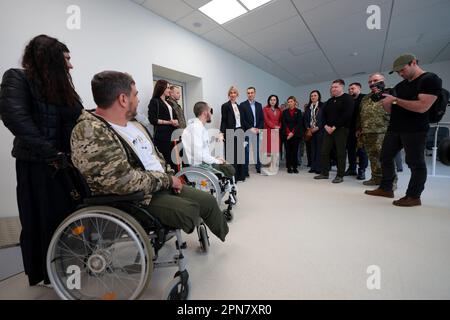 Non Exclusive: LVIV, UKRAINE - APRIL 14, 2023 - Foreign guests and sponsors talk to the first patients at the Superhumans Prosthetics and Rehabilitati Stock Photo