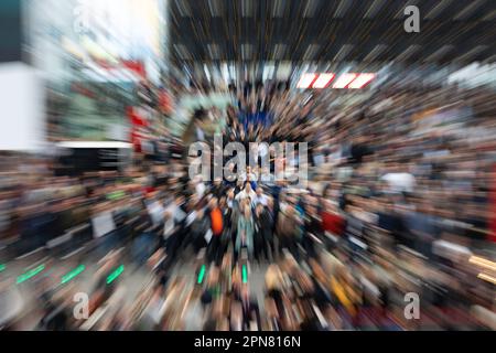 Munich, Germany. 17th Apr, 2023. Masses waiting to enter the BAU 2023 at the BAU, the World's Leading Trade Fair for Architecture, Materials, Systems, on April 17, 2023 in Munich, Germany. (Photo by Alexander Pohl/Sipa USA) Credit: Sipa USA/Alamy Live News Stock Photo