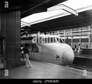 Train station, Shinkansen, Japan; september 1978 Stock Photo